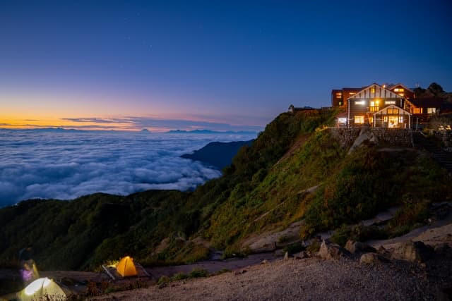 朝焼け燕岳頂上より