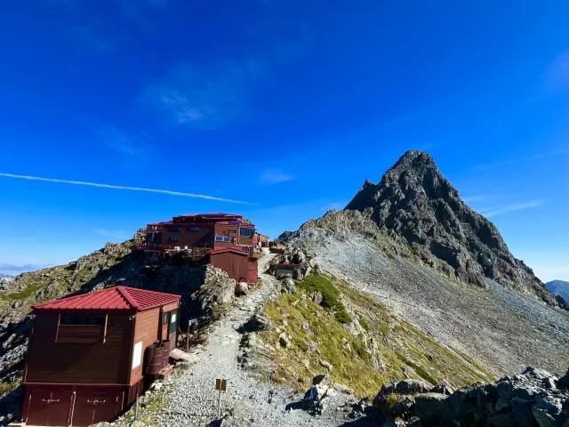 槍ヶ岳と槍ヶ岳山荘