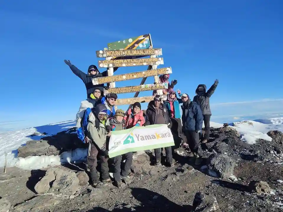 ウフル・ピーク登頂！！！感無量です！！