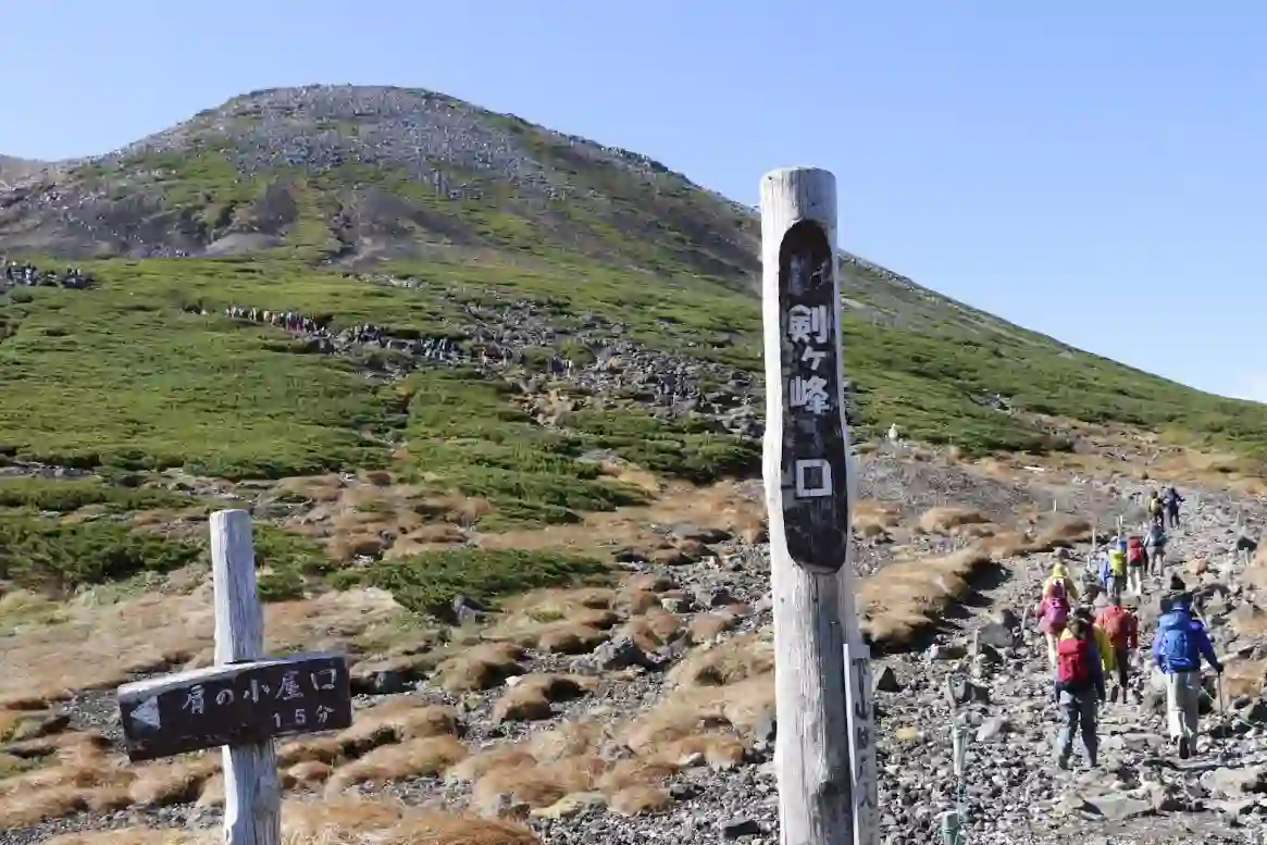 乗鞍岳 (のりくらだけ) - 剣ヶ峰（けんがみね）：3,026m - 山と溪谷
