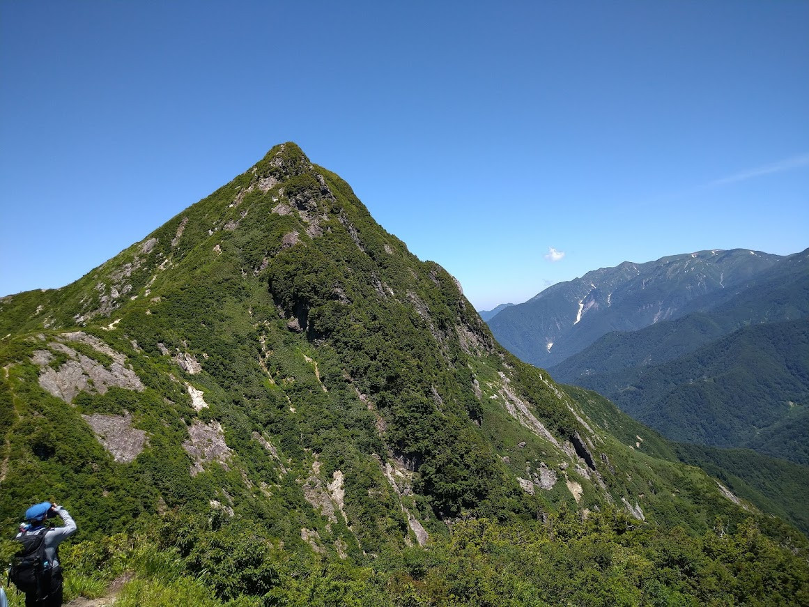 大源太山全景