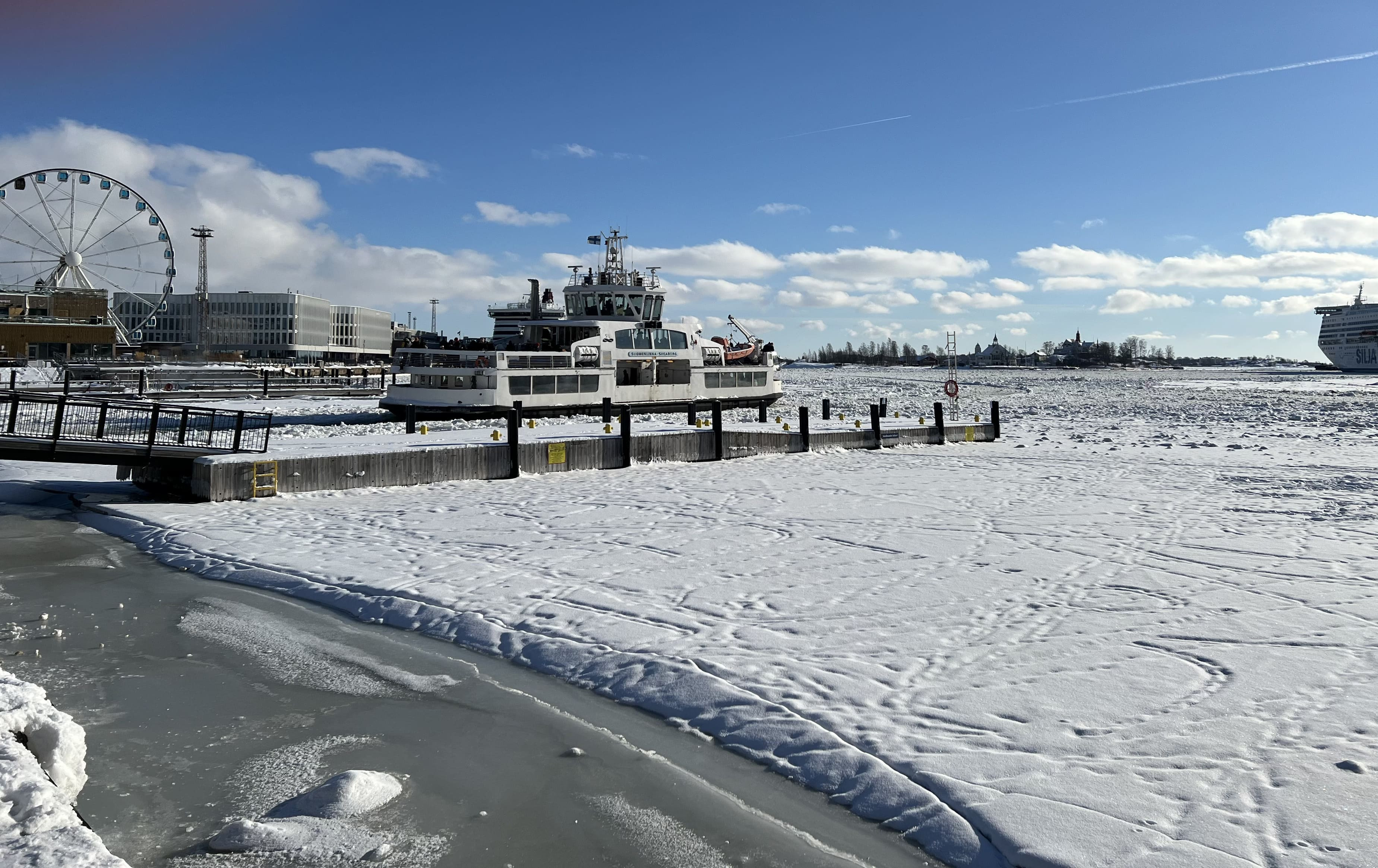 運よく出港する砕氷船を見ることが！