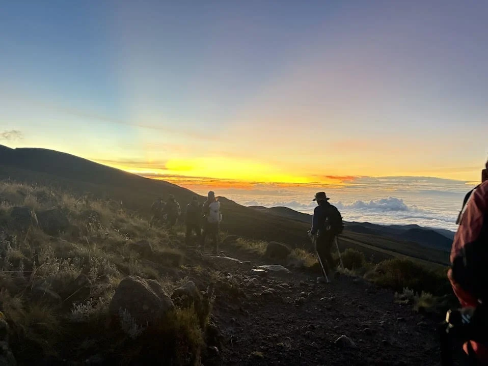 朝日を浴びながら下山（ものすごいスピード）