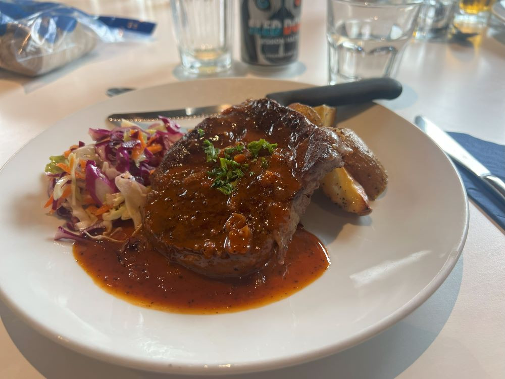 夕食は毎日３コース！魚・肉から選べます（レストランみたい(^^♪）