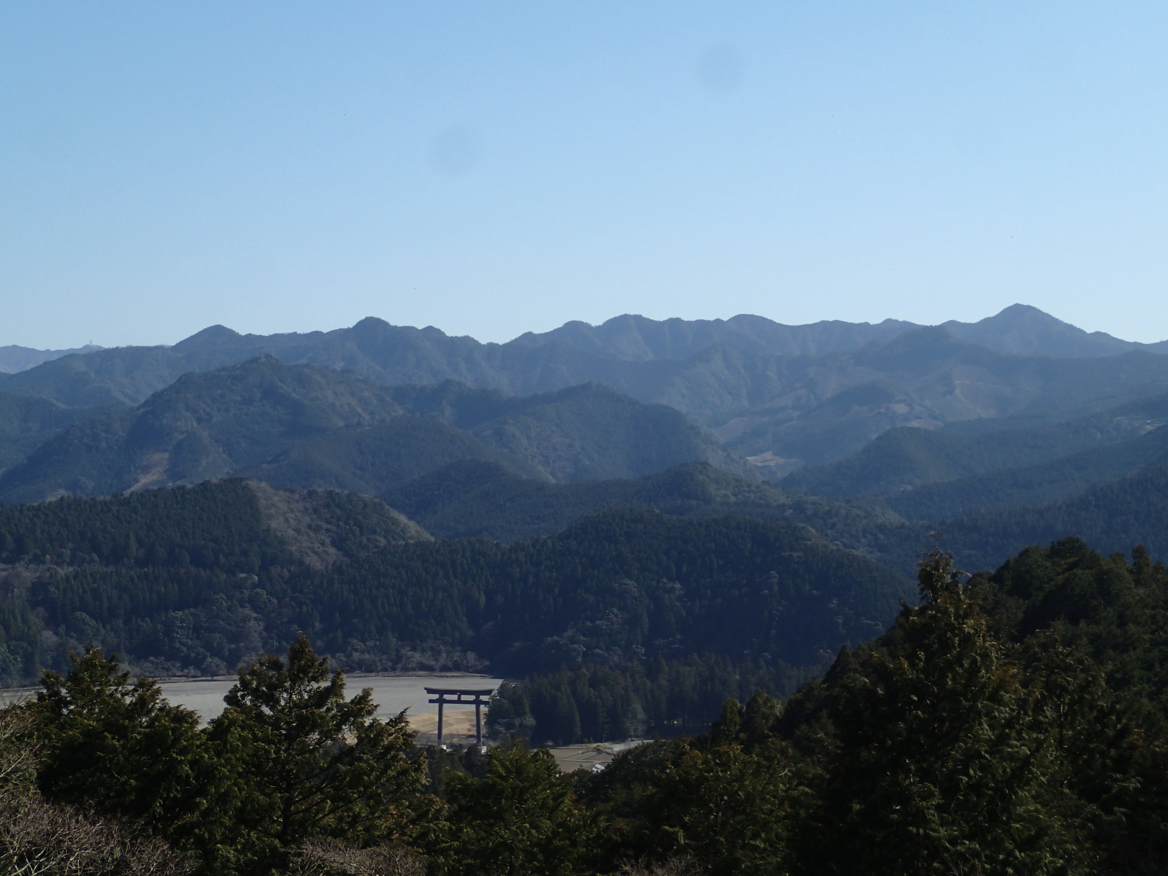 連なる山 kushigamine-ue-shitakabuto.jpg