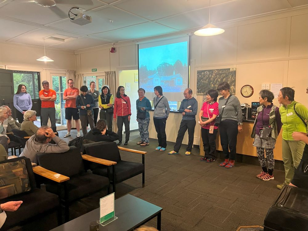 夕食後、自己紹介タイム