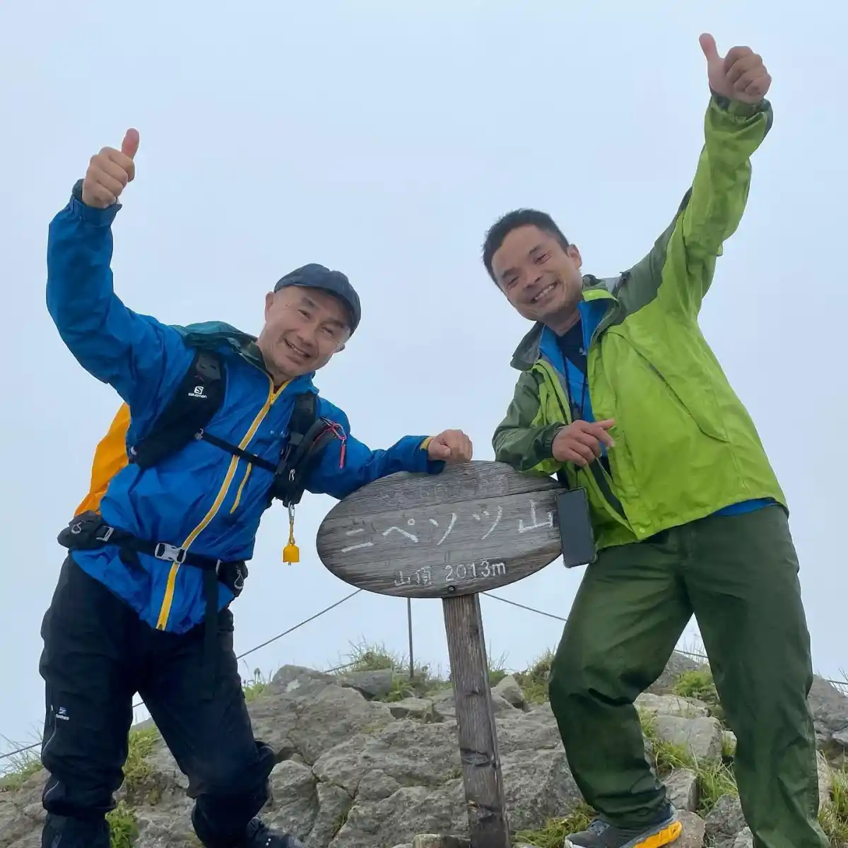 ニペソツ山の山頂にて山田隊長と!